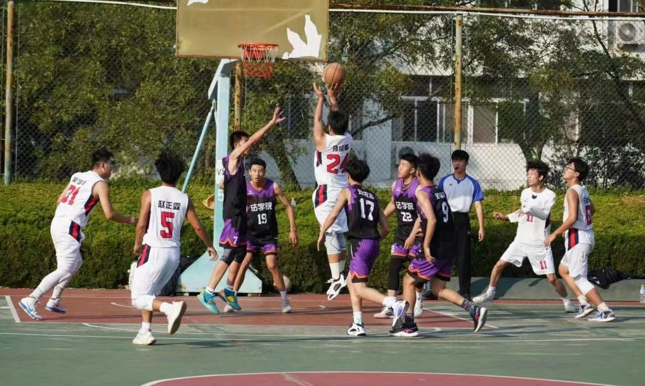 信息学院组织参加育新杯男子篮球联赛
